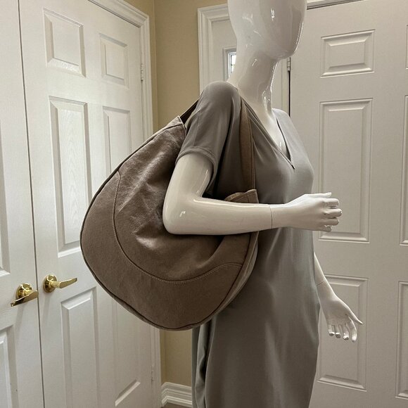 Designer canvas shoulder bag by CHA CHA - Authentic - Picture 5 of 16